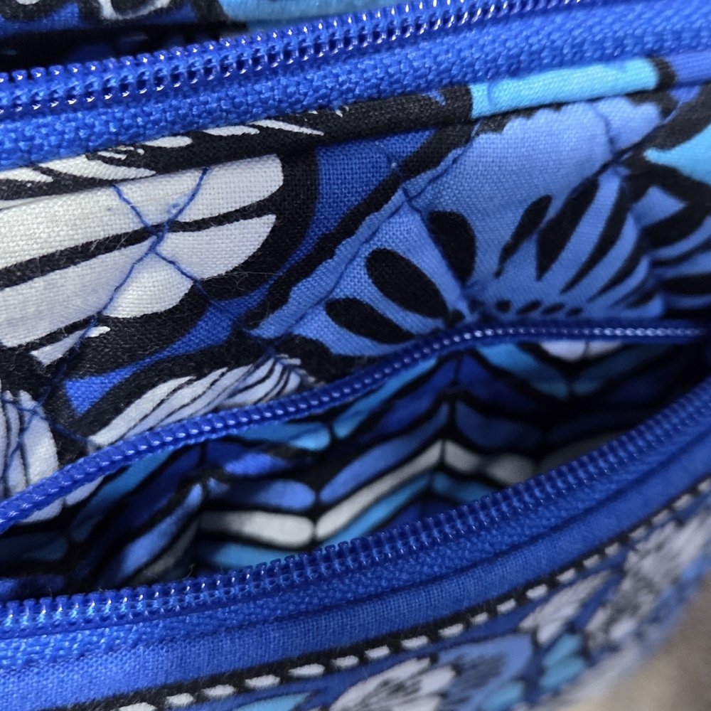3 Vera Bradley Purses. 2 Tote Bags And 1 Crossbody - Picture 5 of 16